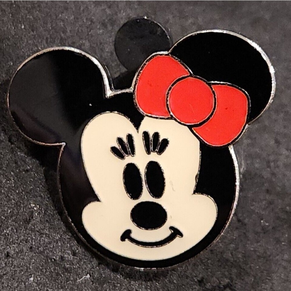 Disney Trading Pin Minnie Mouse Face Smiling Red Bow Cute Characters WDW 2010